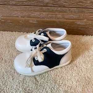 Stride rite saddle shoes